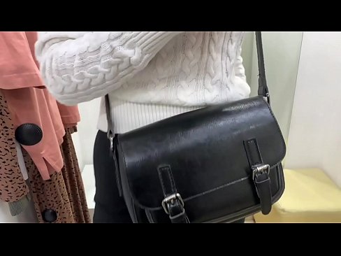 ❤️ Masturbasyona giştî ya keçika ciwan FeralBerry bi dilopek li jûreya fitarê Porno li porno ku.sexafinkarasskaz.ru ❌