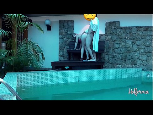 ❤️ Boss xizmetkarê vedixwîne hewzê, lê nikarî li ber germiyekê bisekine Porno li porno ku.sexafinkarasskaz.ru ❌