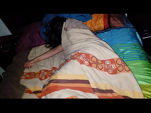 ❤️ Stepson dema ku di xew de ye, xatirê dayika xwe ya ciwan dike. Porno li porno ku.sexafinkarasskaz.ru ❌